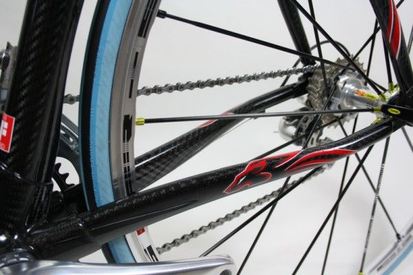 Curved and tapered chainstays morph from inverted teardrops at the bottom bracket to round at the dropouts