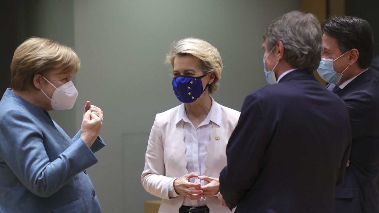 Angela Merkel and Ursula von der Leyen in the European Parliament