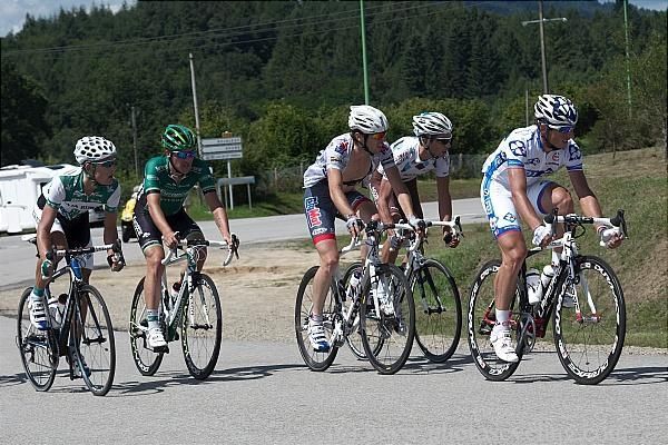 Pierrick Fedrigo and Sylvain Georges ride in a break.