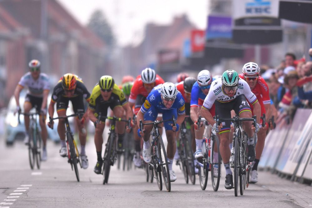 Peter Sagan (Bora-Hansgrohe) started his sprint early