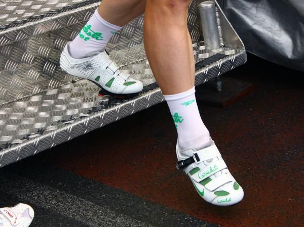 Mark Cavendish (HTC-Columbia) not only gets his own pair of custom colored (and discontinued) Nike shoes but even socks to match.