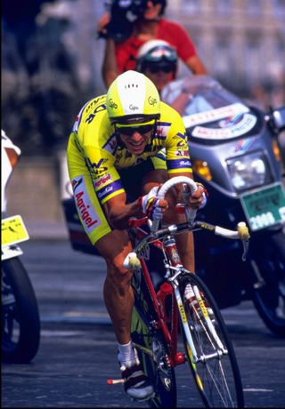 ADR's Greg LeMond time-trials his way to the overall victory at the 1989 Tour de France in his Giro Aerohead helmet