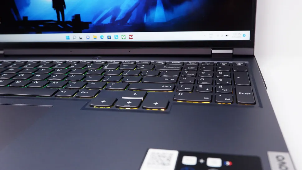 Клавиатура игрового ноутбука Lenovo Legion 5 Pro 16 крупным планом