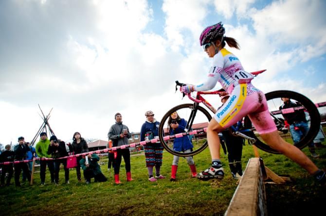 Ayako Toyooka (Panasonic Ladies) runs the barriers and solos to the finish line