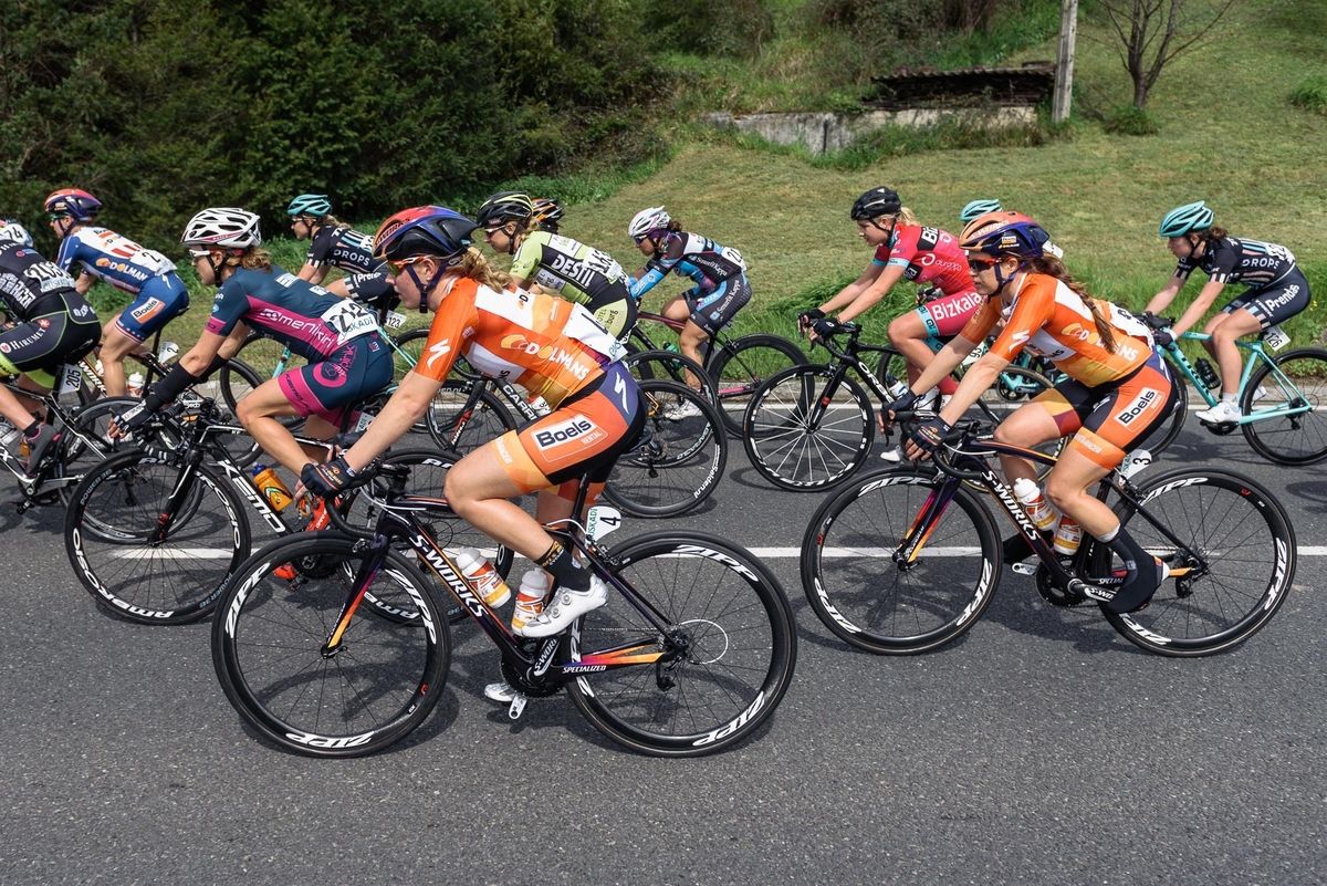 Karol-Ann Canuel and Demi de Jong comfortable in the bunch