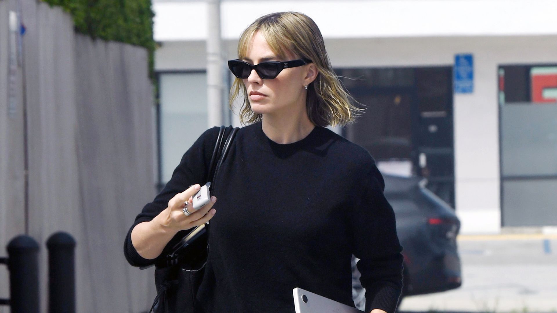 Sorry Spring Pastels, Margot Just Proved All-Black Will Always Be Chic (Even in Spring)