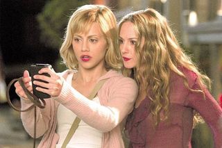 Brittany Murphy and Kyra Sedgwick view the contents of a camera in 'Little Black Book'