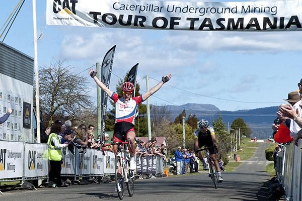 Cameron Peterson (Virgin Blue/RBS Morgans) takes out the final stage ahead of Joshua Prete (Budget Forklifts) in Westbury.