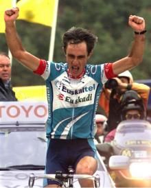 Roberto Laiseka (Euskaltel-Euskadi) earns his first professional win during stage 18 of the 1999 Vuelta.