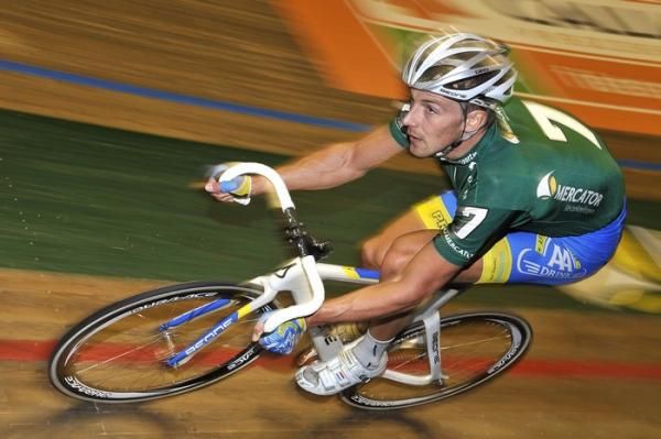 Robert Bartko swings around the banking at the Kuipke Velodrome