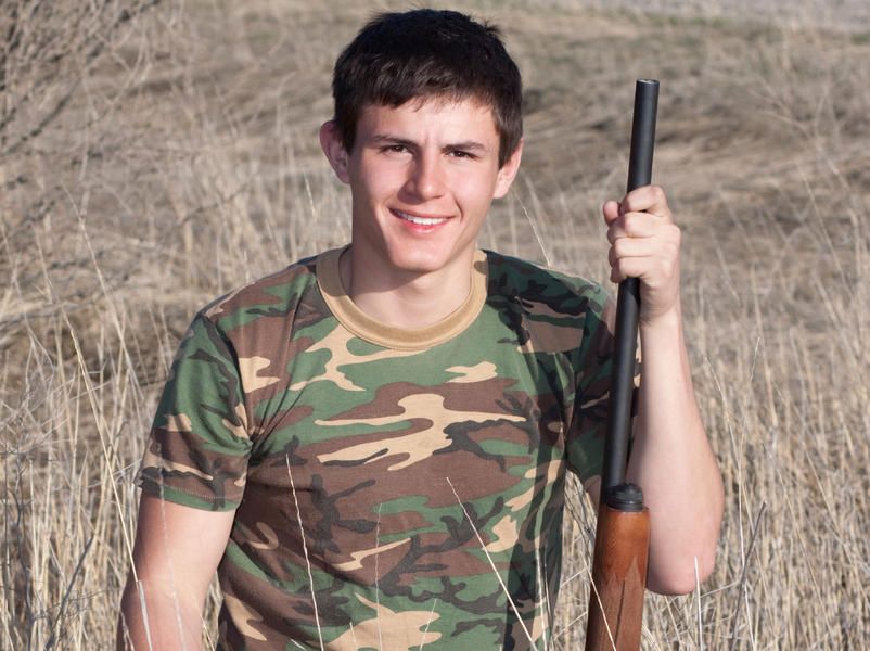 Nebraska school board OKs guns in student portraits as long as they&amp;#039;re &amp;#039;tasteful&amp;#039;