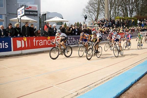 Hincapie could bank on Team-mate Bernhard Eisel (on the left) to lead him out.