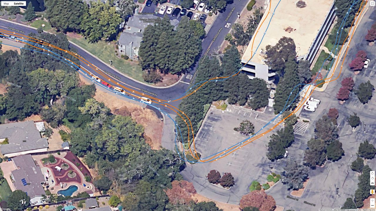 A GPS map showing the tracked route using a Garmin Forerunner 965 (blue) and Samsung Galaxy Watch Ultra (orange) during the same run.