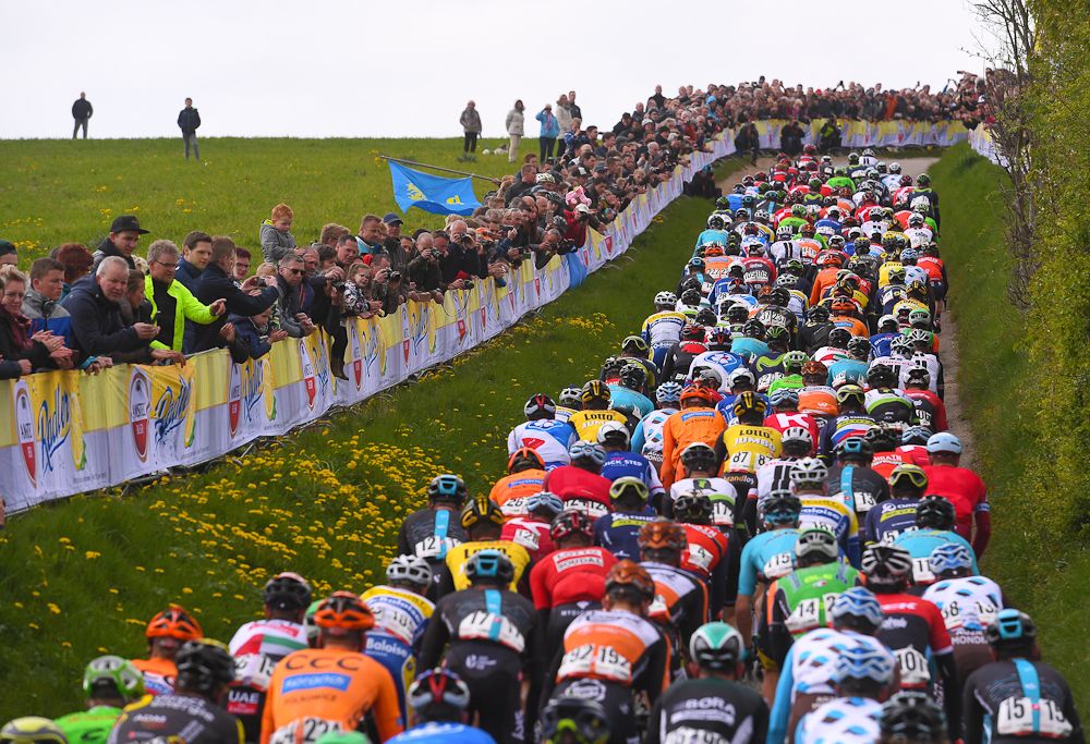 The 2016 Amstel peloton