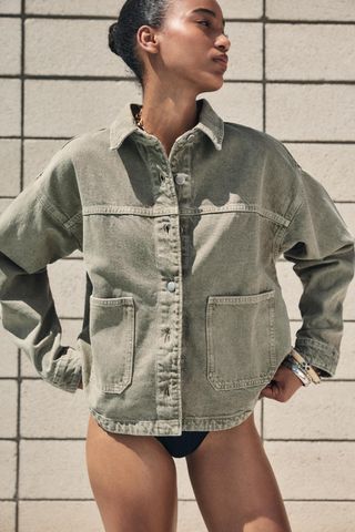 LE2Ry8vzXEQbJ9f2oixz8Y-320-80 9 قطع Zara الكلاسيكية التي تشكل خزانة ملابس الصيف باهظة الثمن