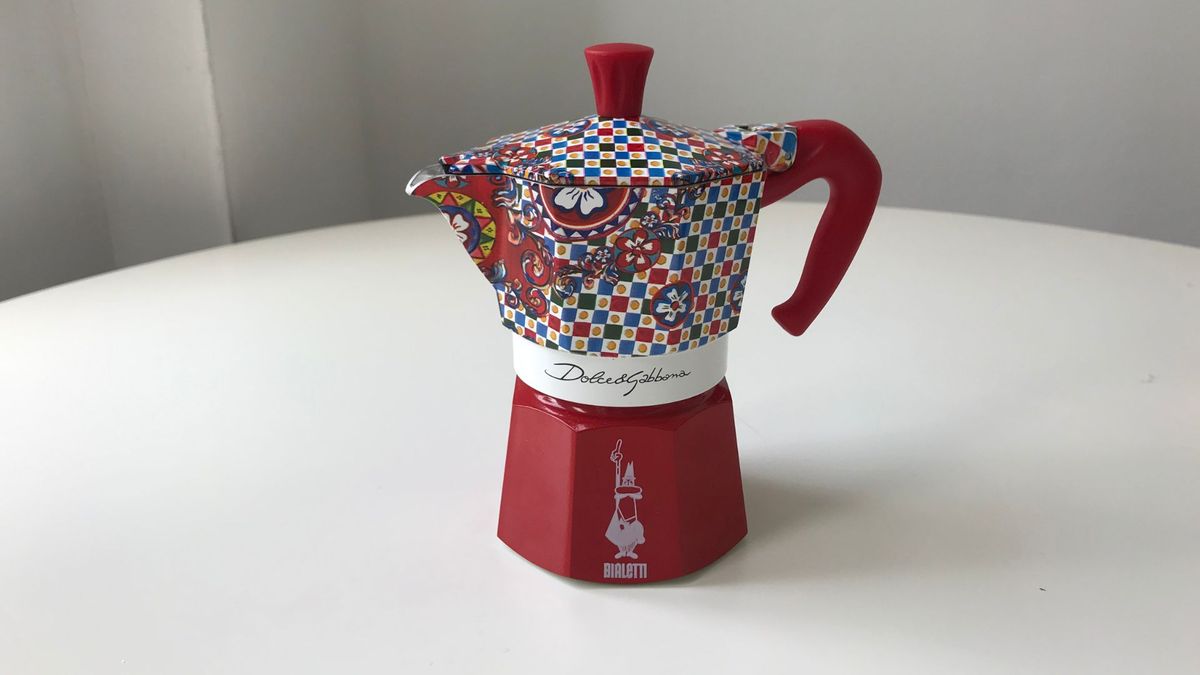 La cafetière Dolce &amp; Gabbana est trop belle (et étonnamment abordable) pour ne pas y résister 