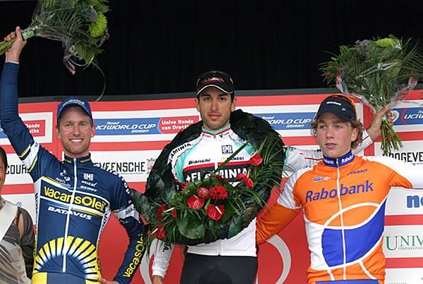 The podium (l-r): Ina Teutenberg (HTC Columbia), Annemiek Van Vleuten (Nederland Bloeit) and Kirsten Wild (Cervelo TestTeam).