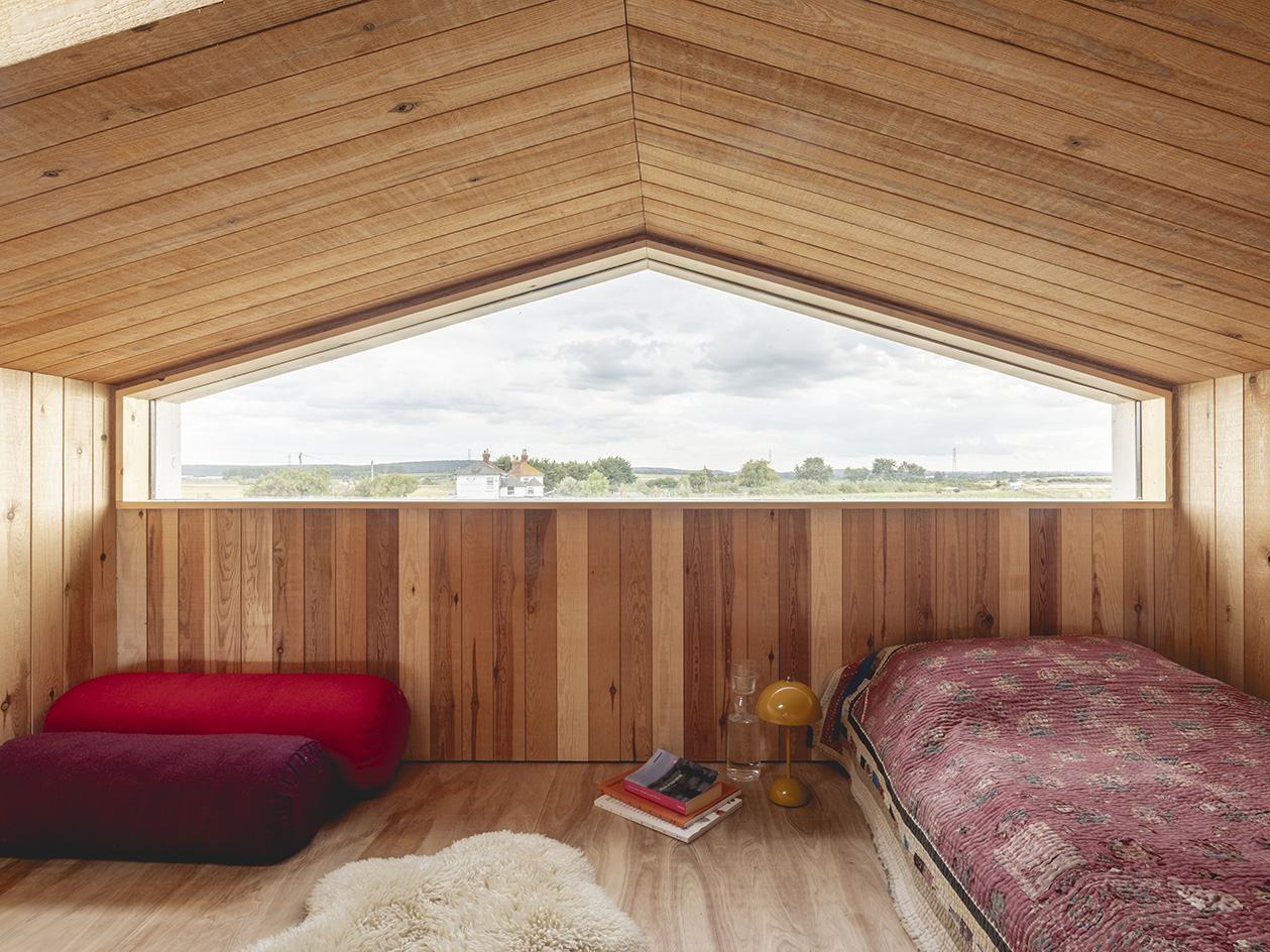 Kent Coast cabin, a timber structure jewel by studio mama