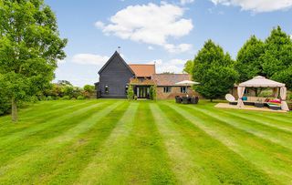 homes for hosting dinner parties