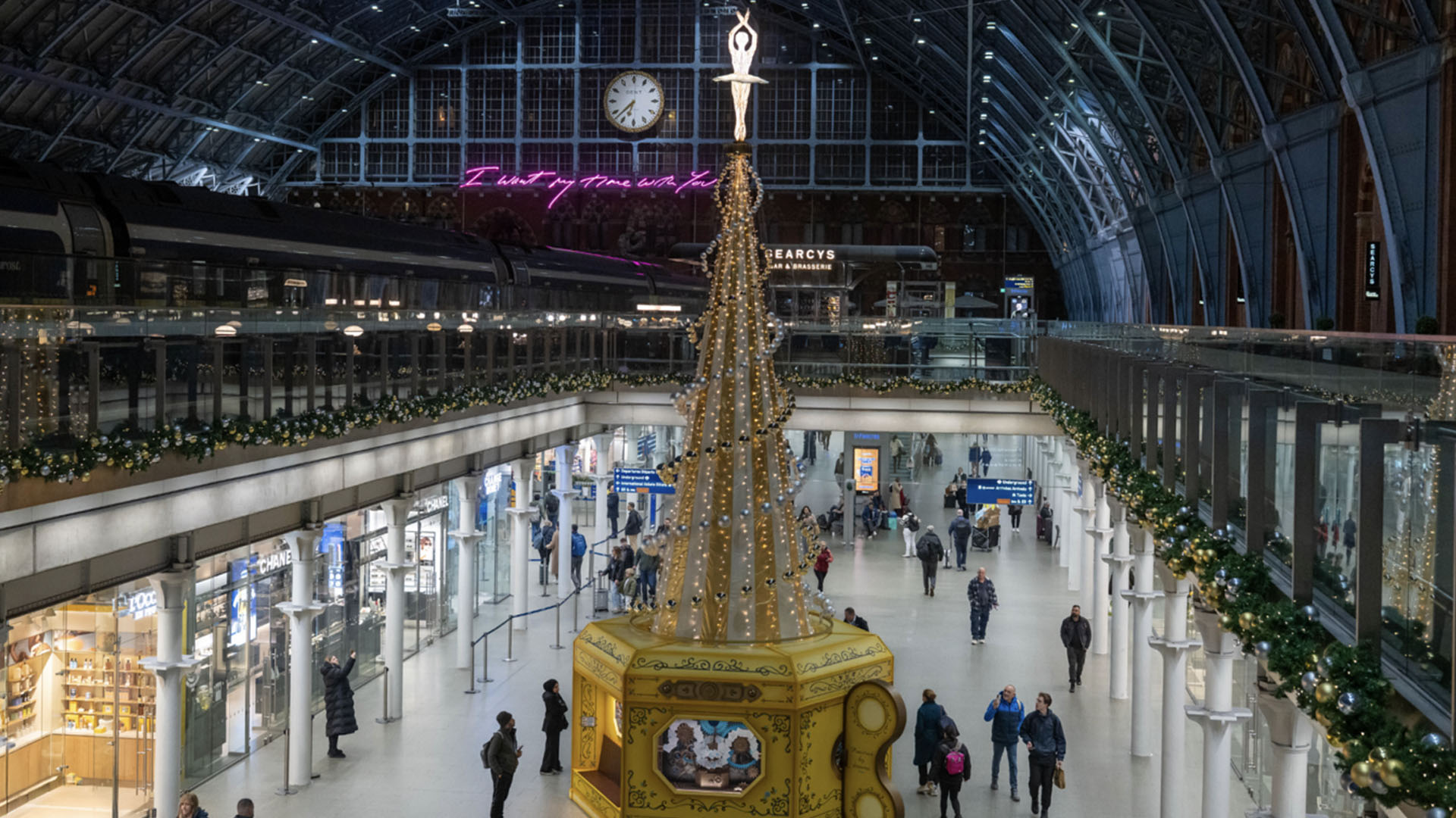St Pancras International Christmas tree 2025.