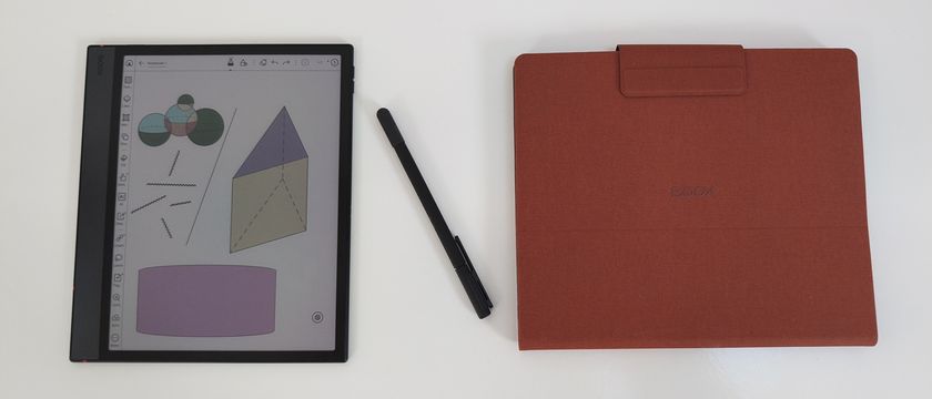 An overview layout featuring the Onyx Boox Note Air 5C tablet displaying geometric sketches, positioned next to its black stylus and a closed rust-orange folio case.