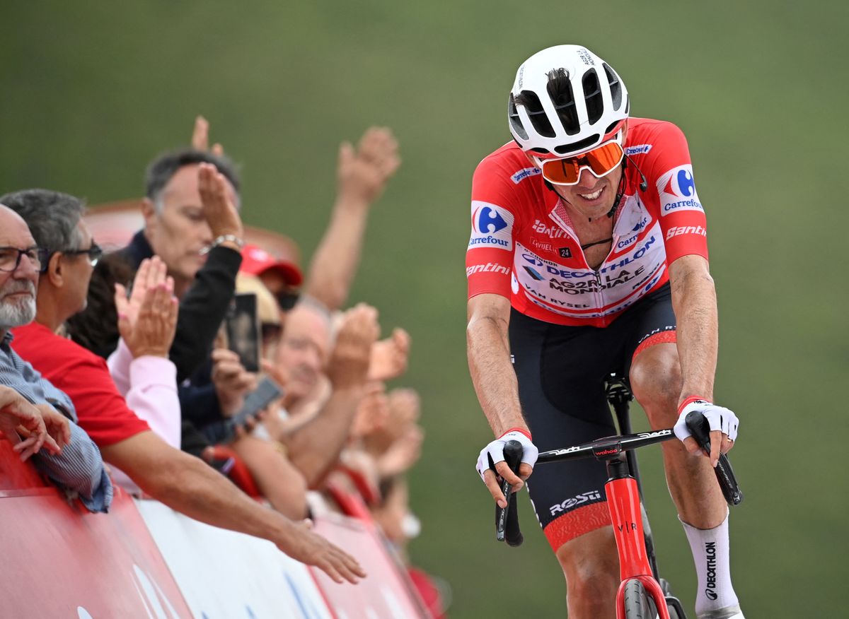 Ben O'Connor lost 1:55 to Primož Roglič on stage 13 of the Vuelta a Espa&ntilde;a
