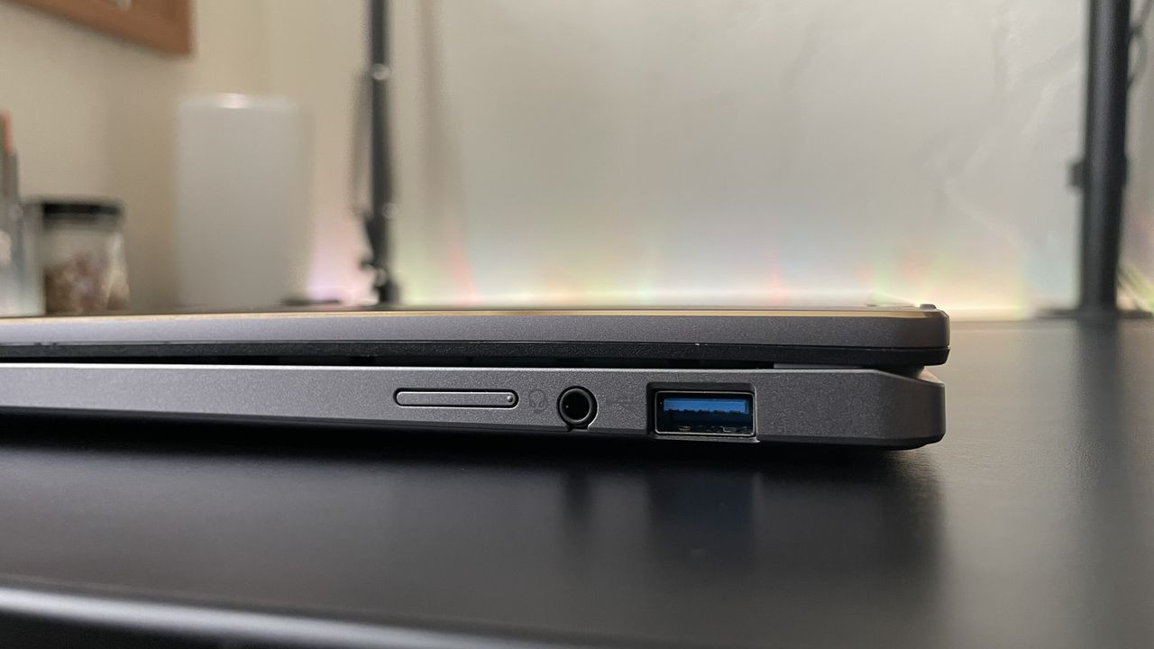 Acer Chromebook Plus Spin 714 ports right side