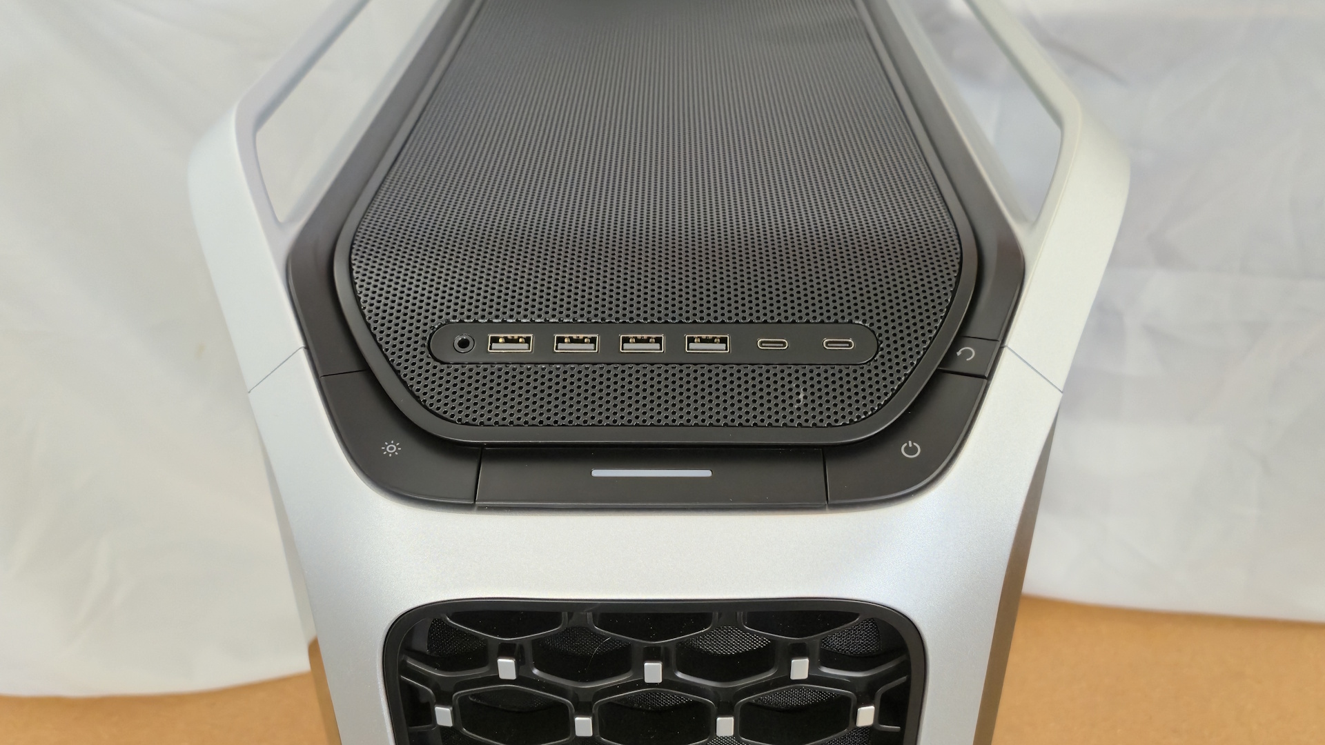 كولر ماستر كوزموس ألفا - Top IO