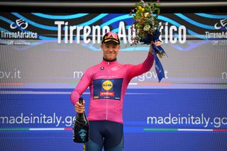 Jonathan Milan (Lidl-Trek) won the points ciclamino jersey