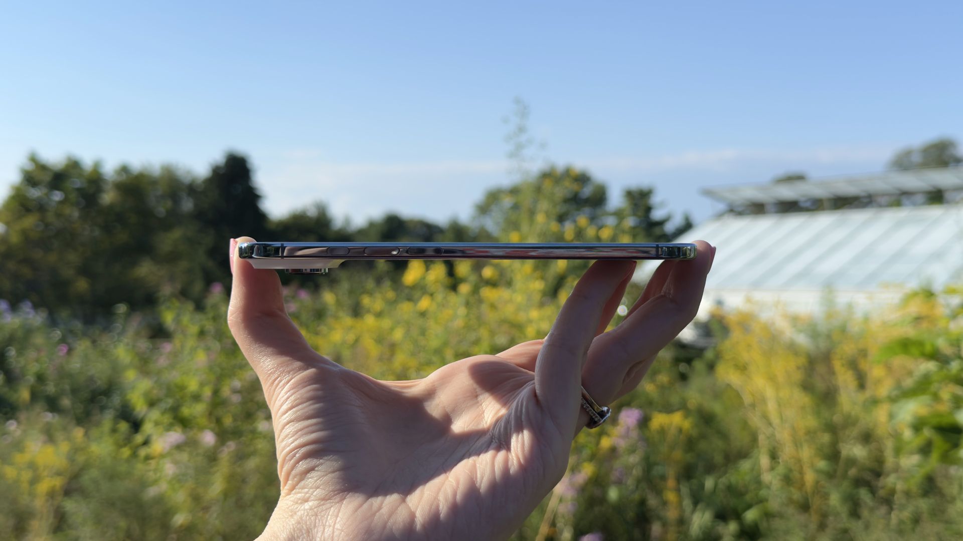 Apple iPhone Air Review
