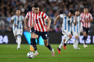 Miguel Almiron of Paraguay controls the ball during the FIFA World Cup 2026 Qualifier match between Argentina and Paraguay at Estadio Más Monumental Antonio Vespucio Liberti on October 12, 2023 in Buenos Aires, Argentina. (Photo by Marcelo Endelli/Getty Images)