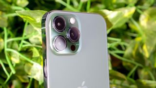 iPhone 13 Pro Max camera green