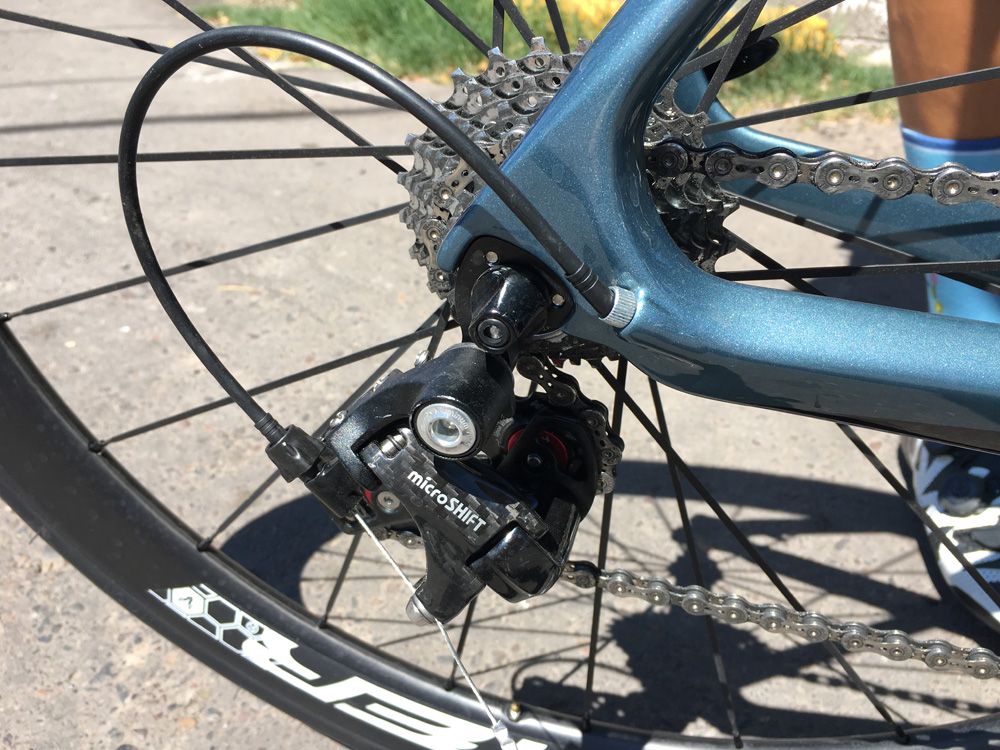 Start Cycling Team use mechanical Microshift gears
