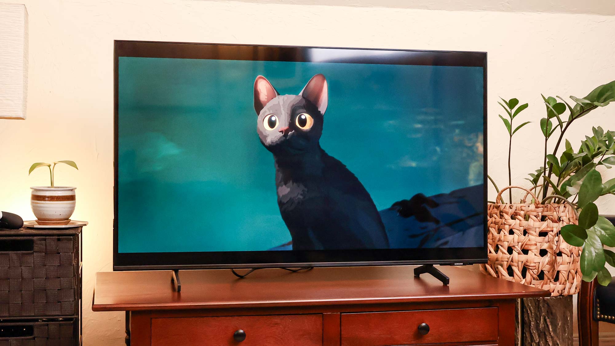 Samsung DU8000 LED TV on console in living room