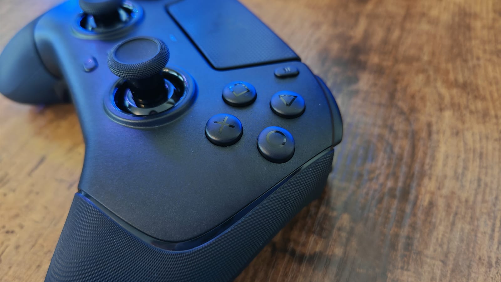The face buttons on the Razer Raiju V3 Pro