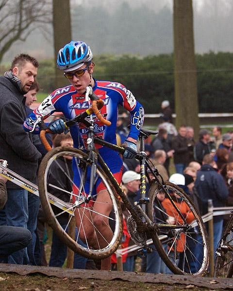Nick Weighall (Alan Factory) on the run-up at Wachtekeke