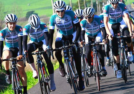 Horner leads the Airgas-Safeway team on a training ride. And perhaps sharing some knowledge.