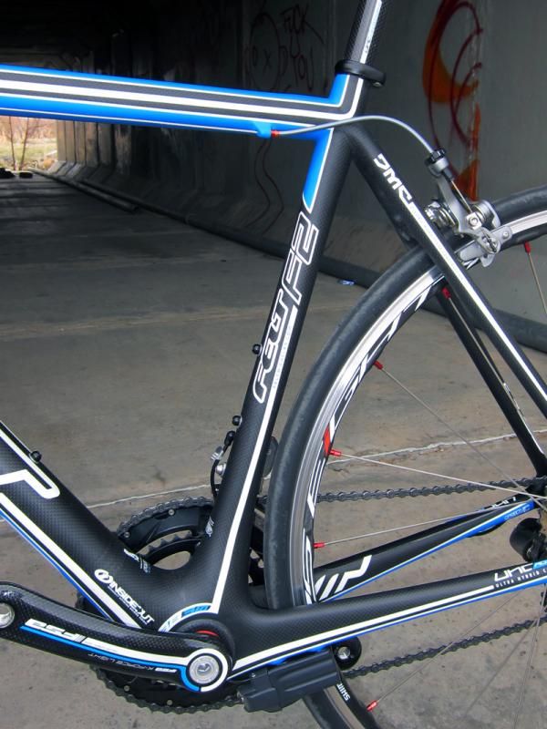 The seat tube starts out big and fat down at the bottom bracket but tapers up to a slim 27.2mm seatpost