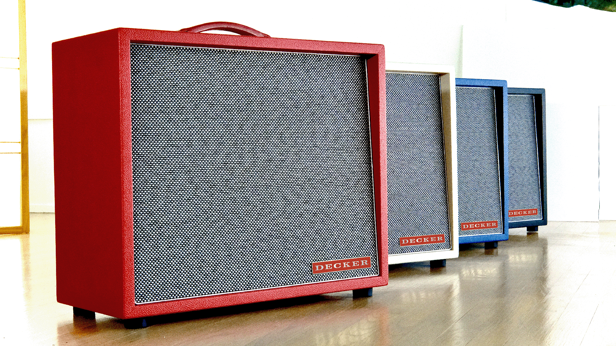 A Decker Hummingbird 15 in Valentine Red