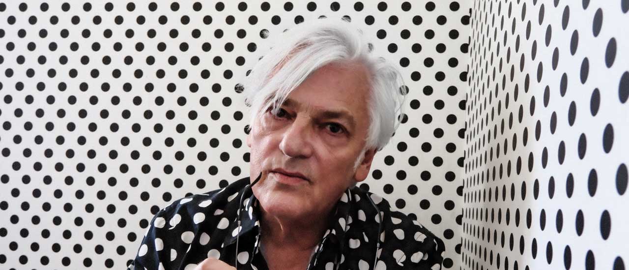 Robyn Hitchcock studio portrait