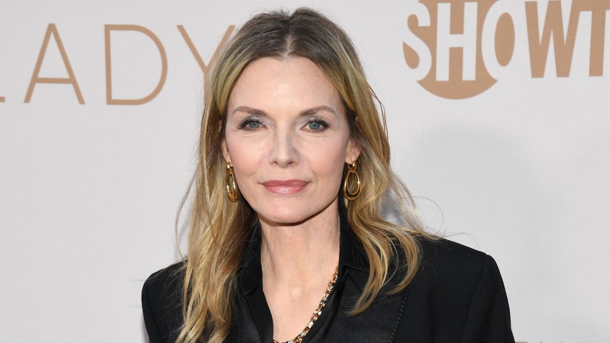 Michelle Pfeiffer makes her room cozy with this accessory |