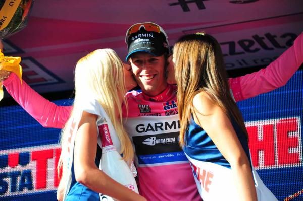 Ryder Hesjedal (Garmin-Barracuda) in pink at Rocca di Cambio.