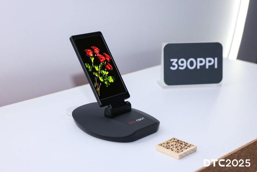 World’s first real-stripe RGB OLED MB Display