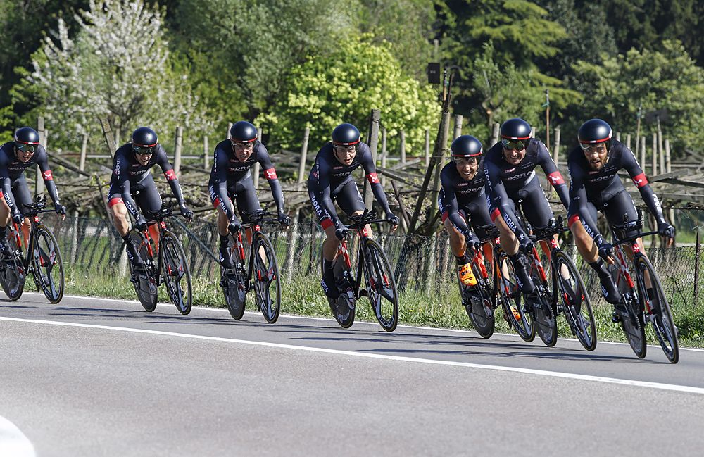 Bora-Argon 18 on the way to winning the TTT in Trentino