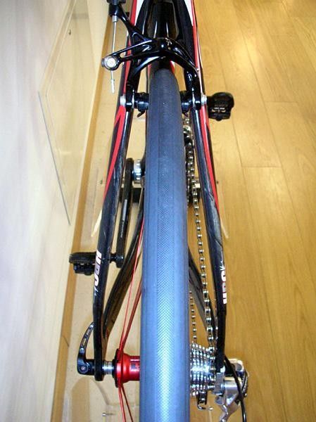 Cento chain and seat stays - and a first look at Campagnolo's new Record 2007 brakes.