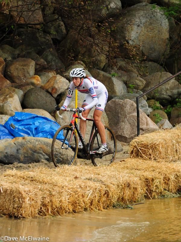 Helen Wyman (Kona-FSA) riding along the ocean