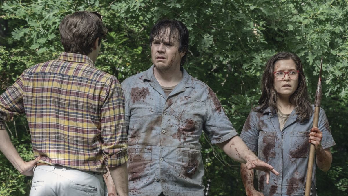 eugene and stephanie talking to sebastian on the walking dead season 11