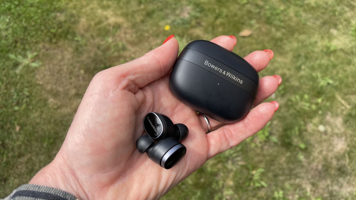 B&W's Pi6 and Pi8 noise-cancelling earbuds are here – and they fix my biggest issue