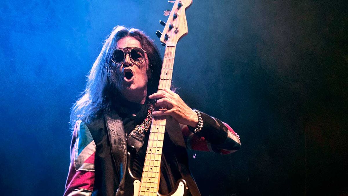 Glenn Hughes onstage