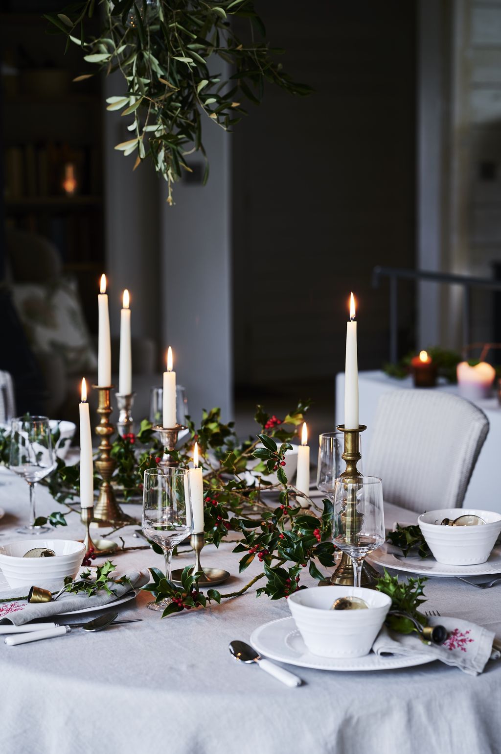 Christmas table centerpiece ideas - how to elevate your festve tablescape